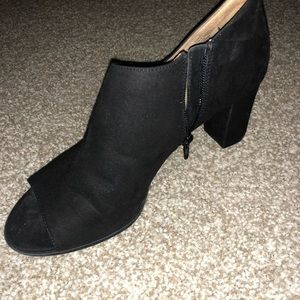 Black heel booties